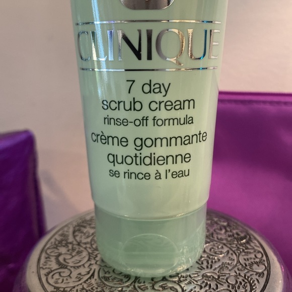 CLINIQUE - Picture 9 of 11